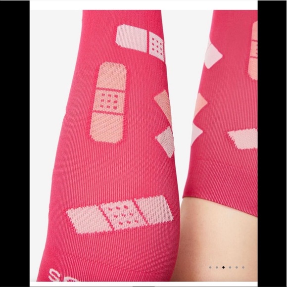 NWT FIGS SOCKS LIMITED EDITION I IM A NURSE - Picture 3 of 7